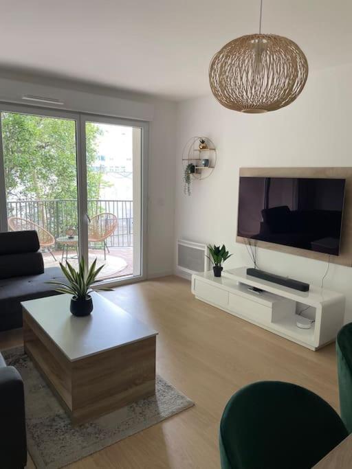 Superbe Appartement En Residence Avec Parking Le Mans Luaran gambar
